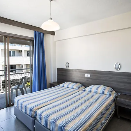 Zwei Mit Balkon *